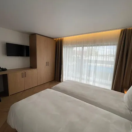 Brit Grand Hotel 3*