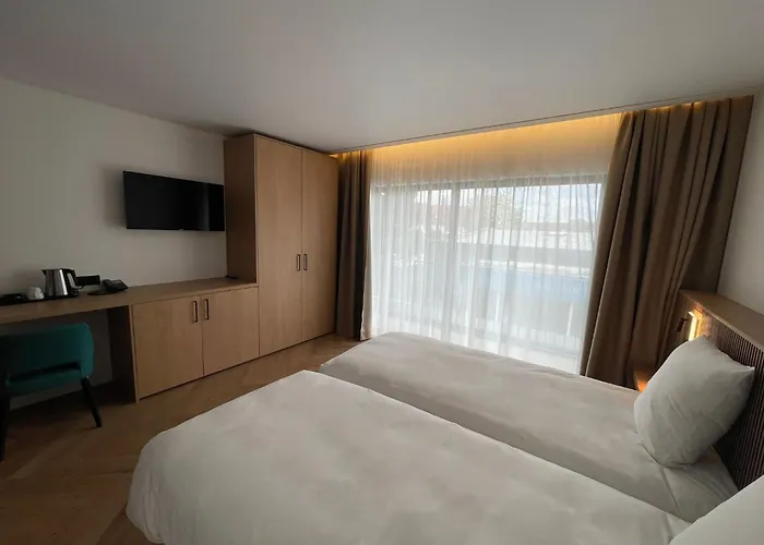 Brit Grand 酒店 3*