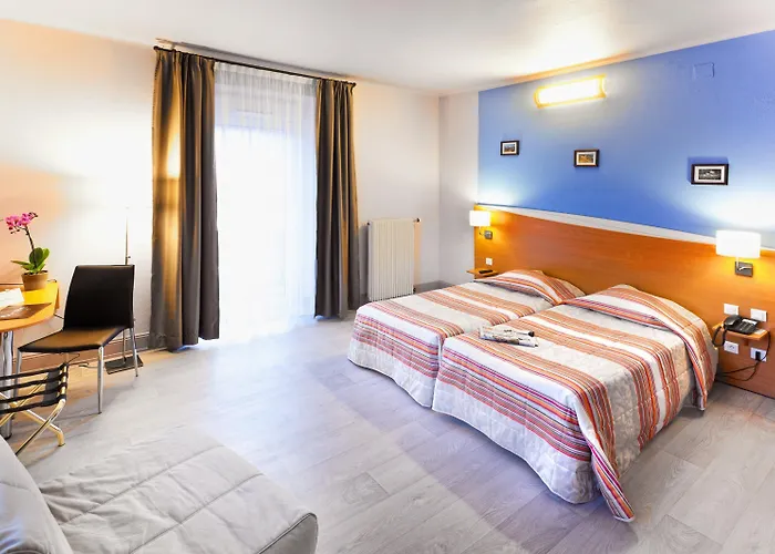 Brit Grand 酒店 3*